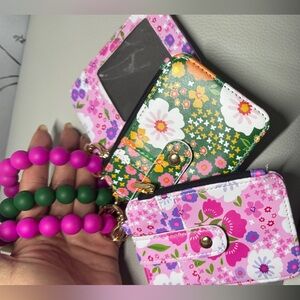 NWOT 3 Floral Card Holder Wristlet Set